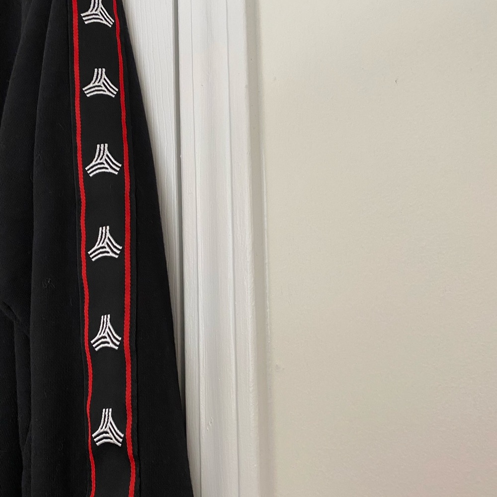 Sweater - Picture 2 of 5